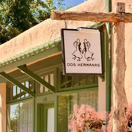 Dos Hermanas Casita 1 Downtown Courtyard Holiday home *